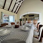 Private Villa With Large Pool & 5Min Walk To Beach