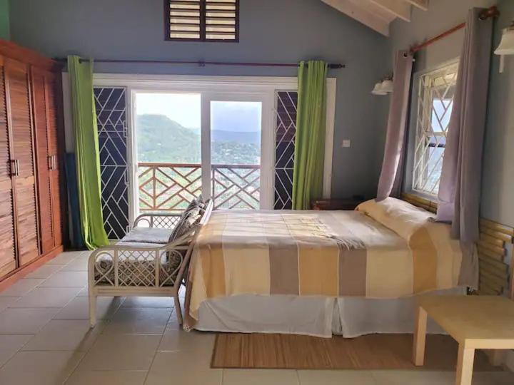 Apartment Nia's Hillside Loft - Exquisite Views