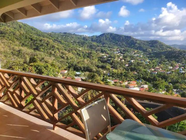 Nia's Hillside Loft - Exquisite Views Apartment *