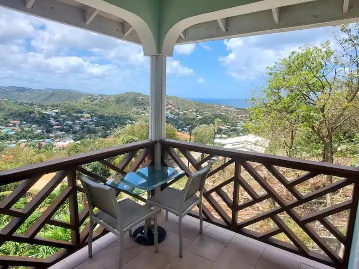 Nia's Hillside Loft - Exquisite Views Apartment *