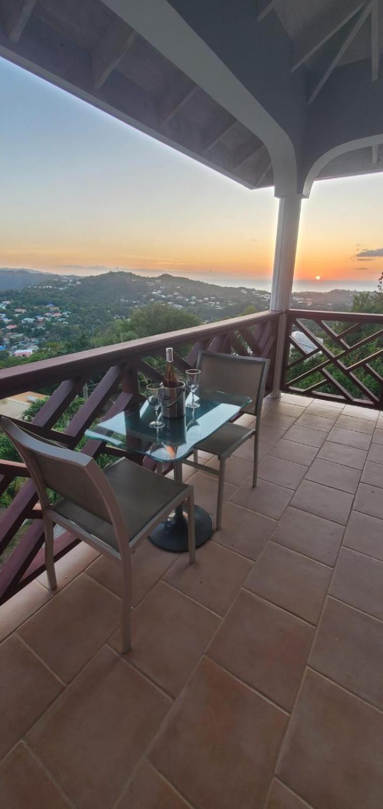 Nia's Hillside Loft - Exquisite Views * Gros Islet