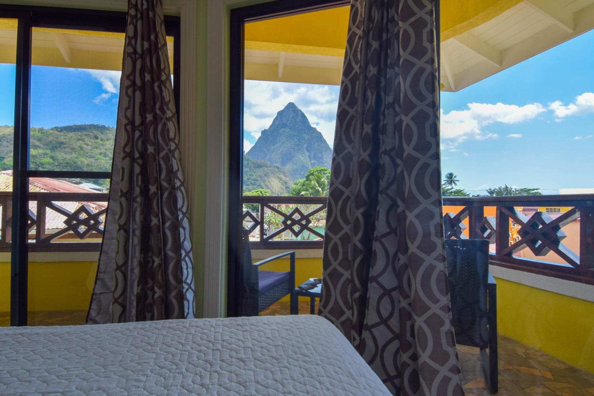 Aparthotel Sea Piton View Apartment- Location, Convenience, Modern Living