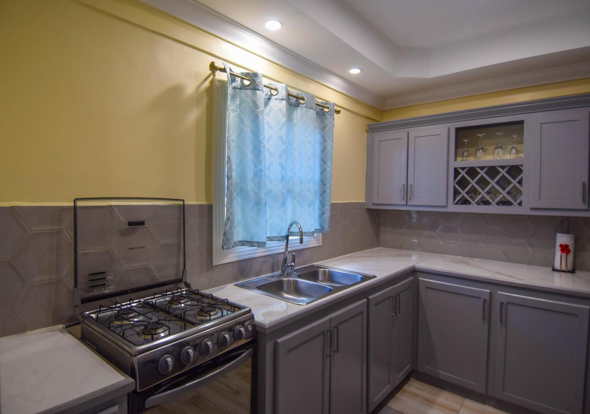 Aparthotel Sea Piton View Apartment- Location, Convenience, Modern Living 3*