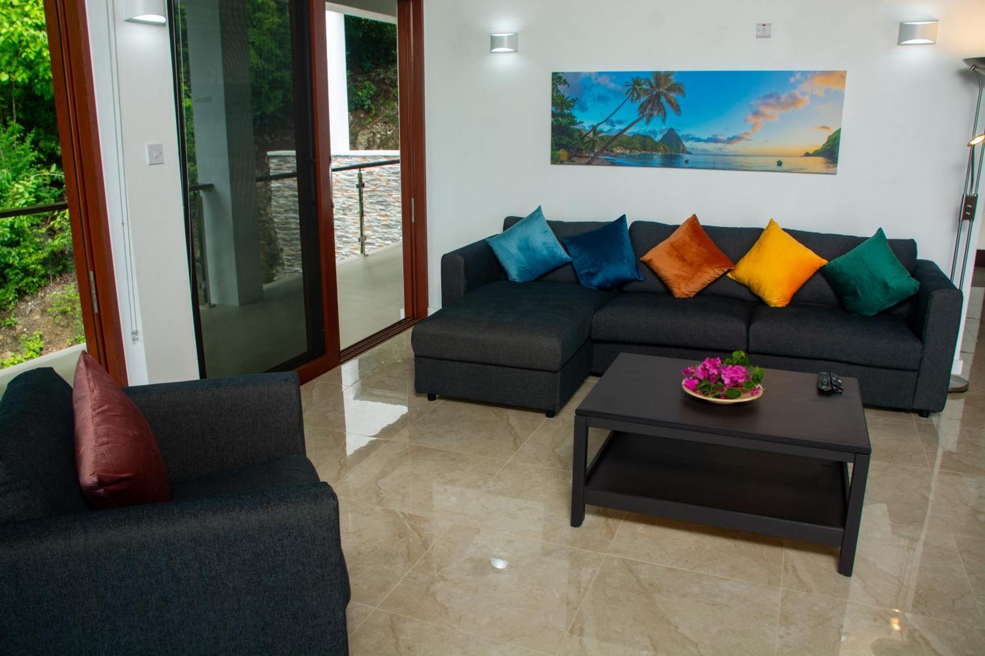 Vino Lucia * Marigot Bay