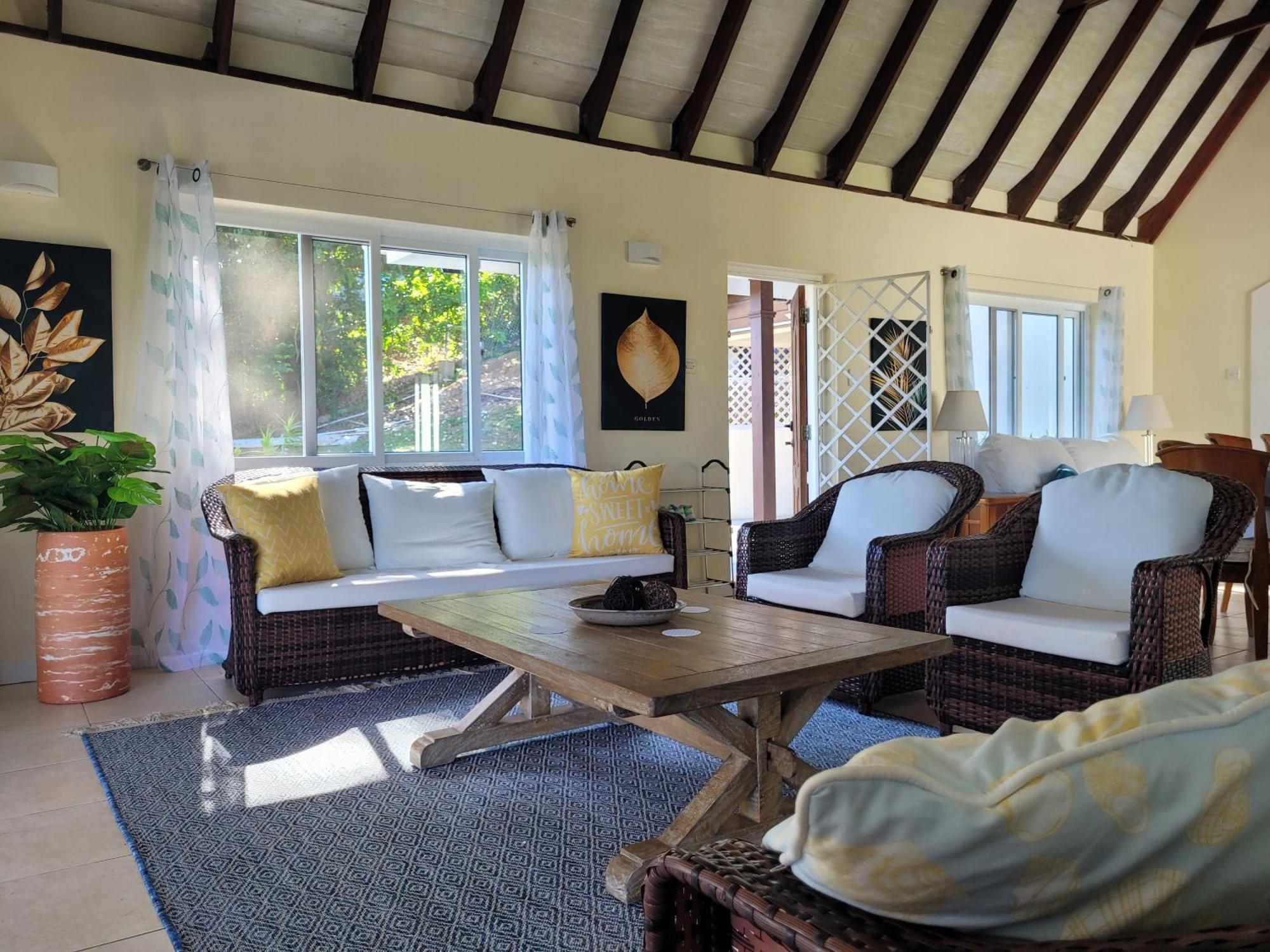 Private With Large Pool & 5min Walk To