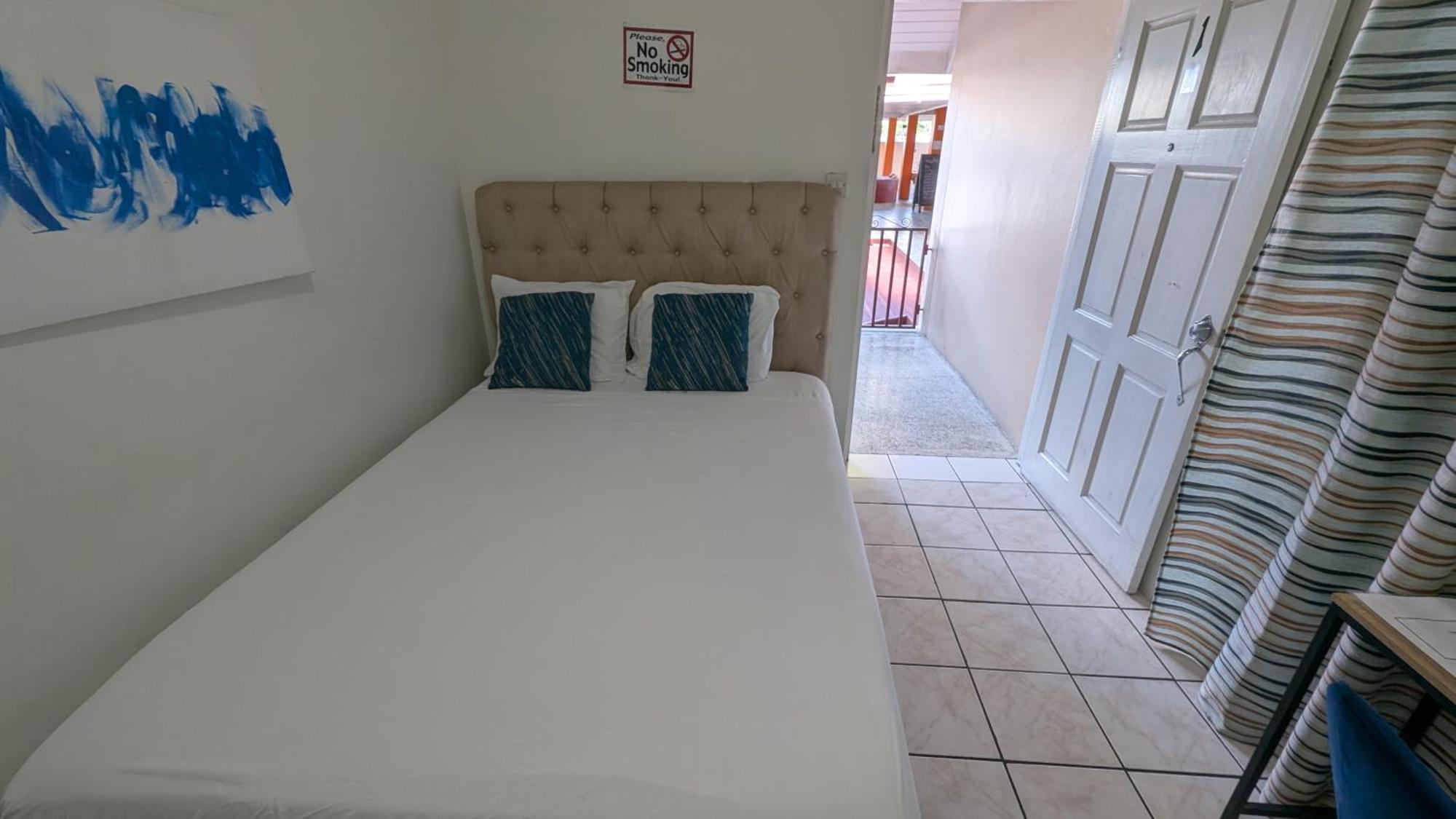 Seaview Apartel Capsule hotel Castries