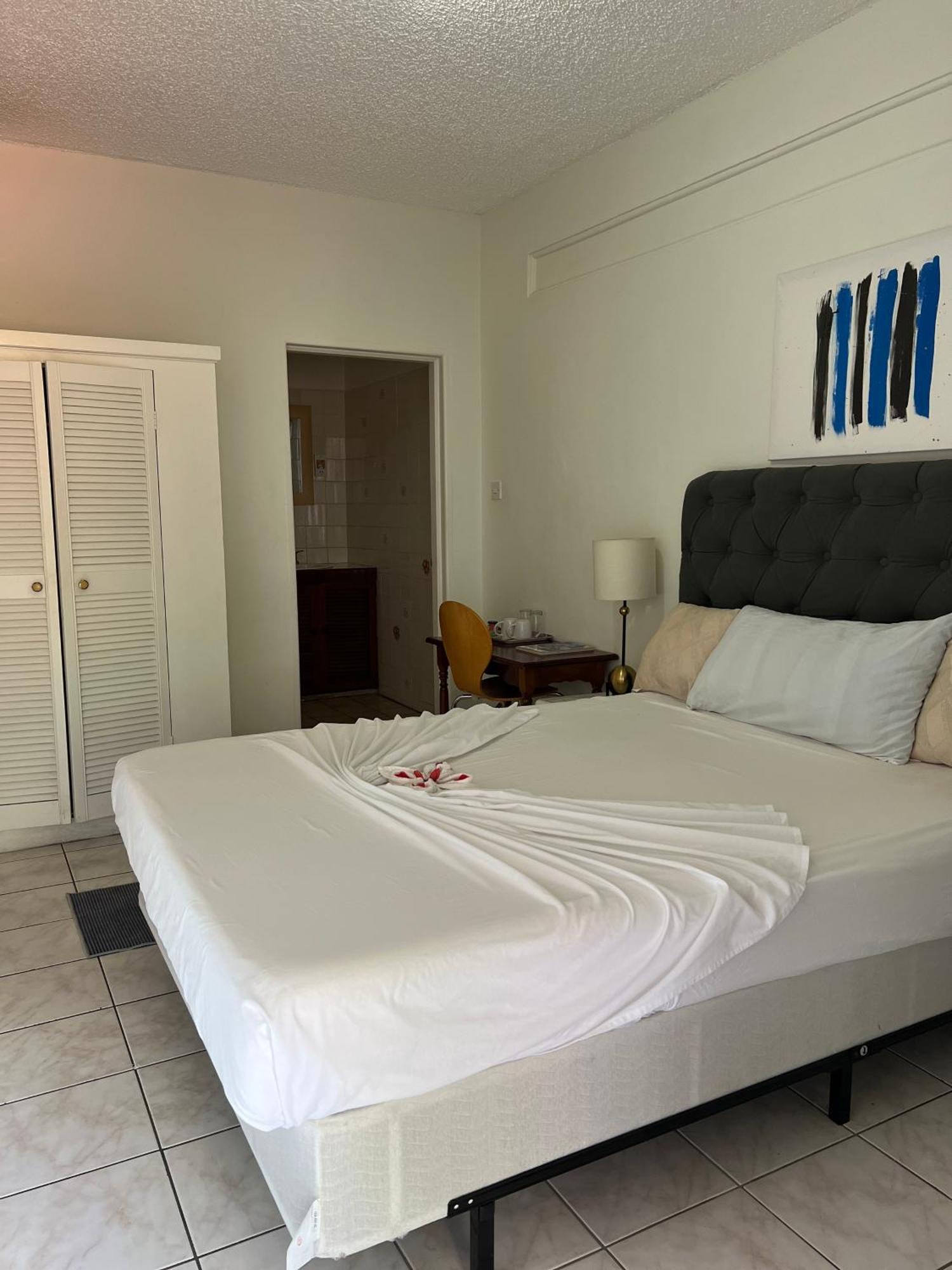 Seaview Apartel *
