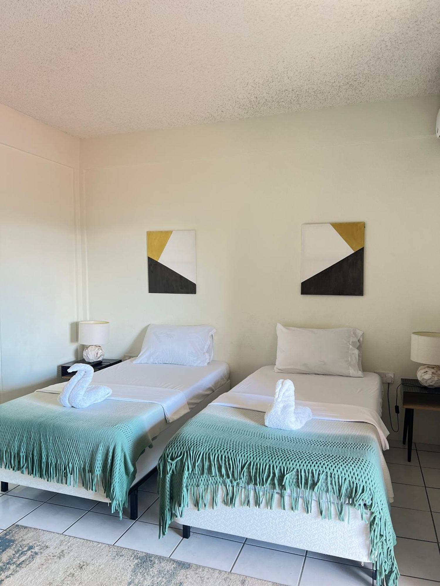 Seaview Apartel Capsule hotel *