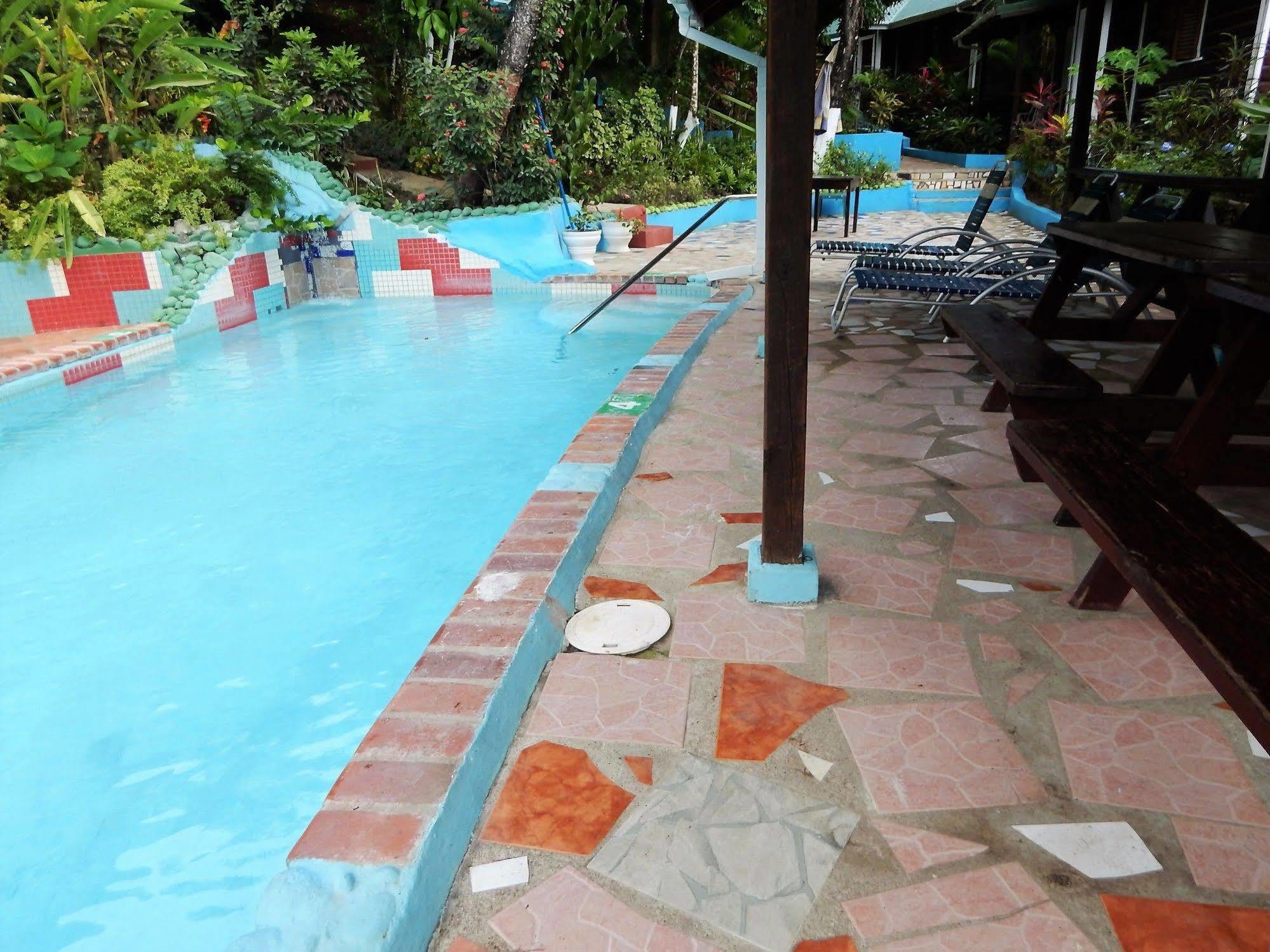 Jj's Paradise Hotel 4*