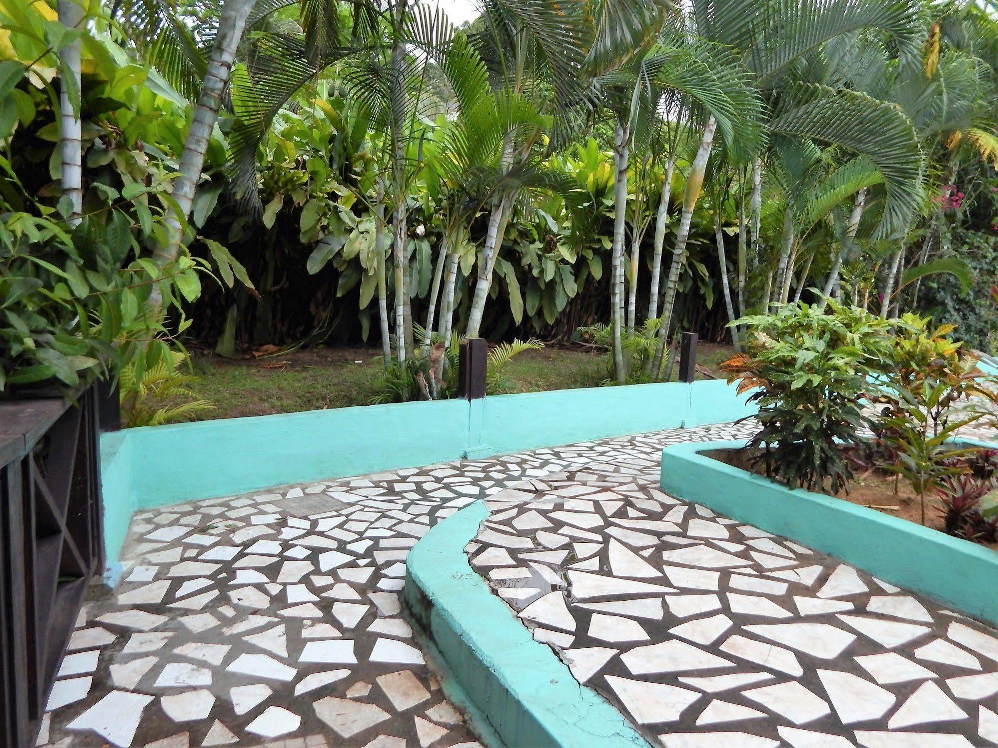 Jj's Paradise Hotel