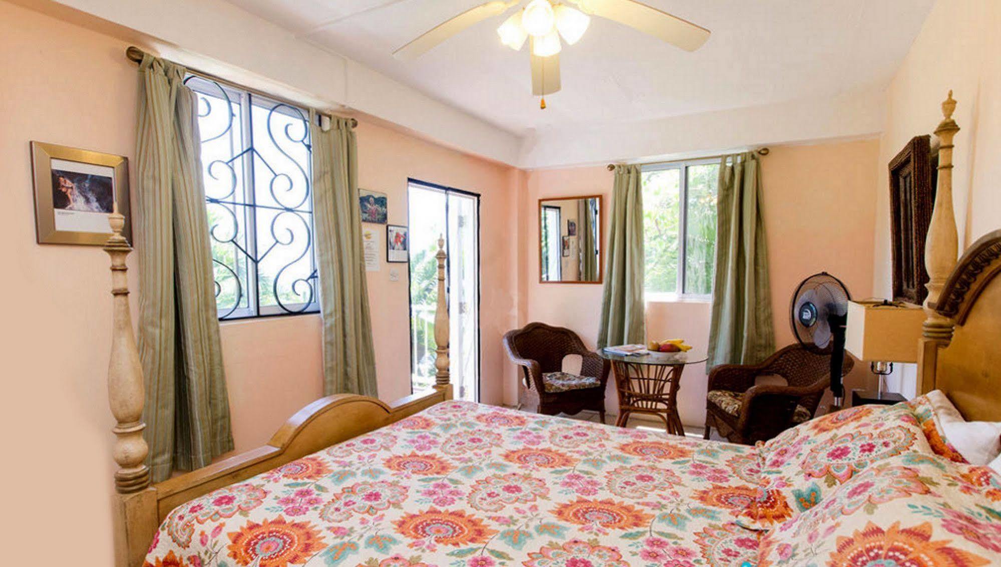 Nature's Paradise Bed & Breakfast 3*