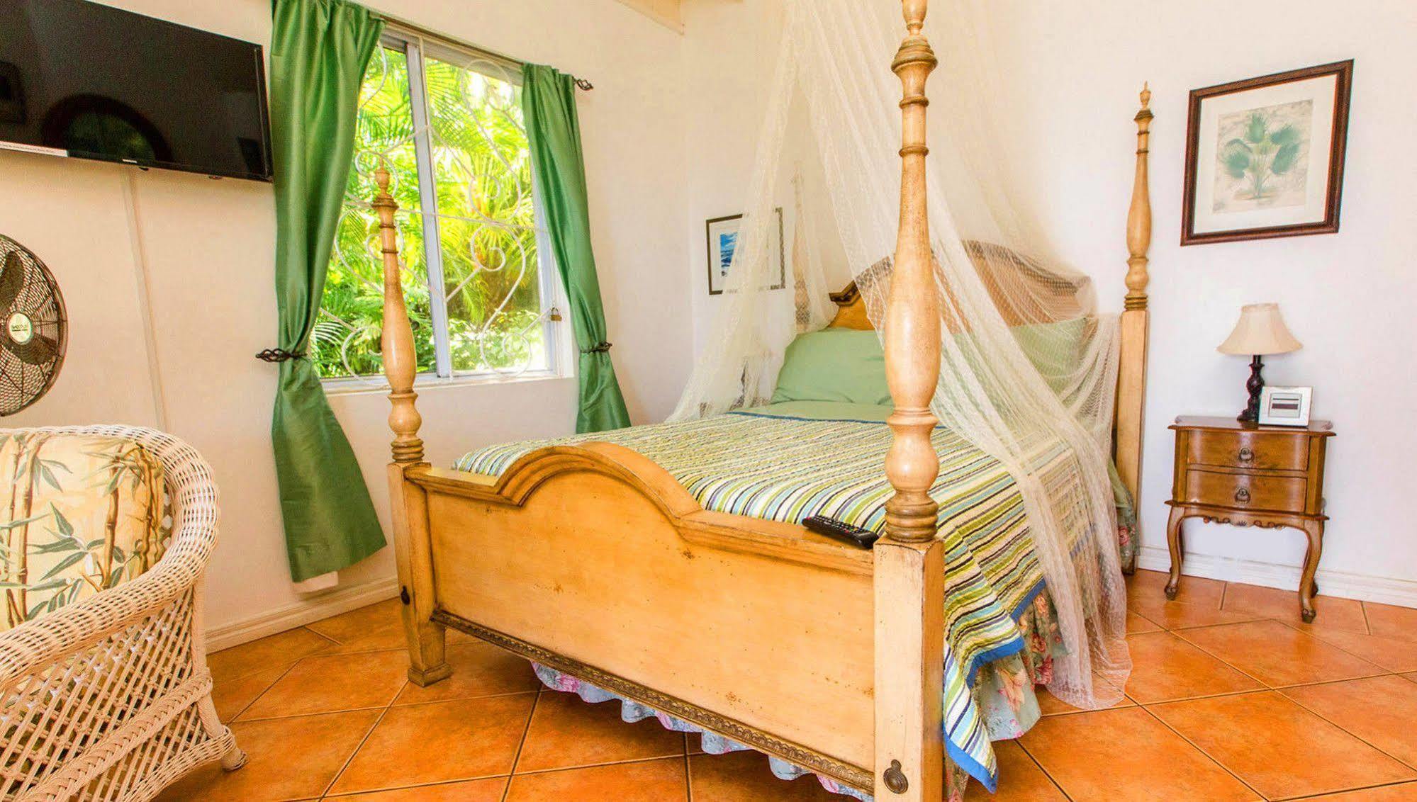 Nature's Paradise Bed & Breakfast 3*