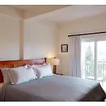 Luxurious Oasis For Groups