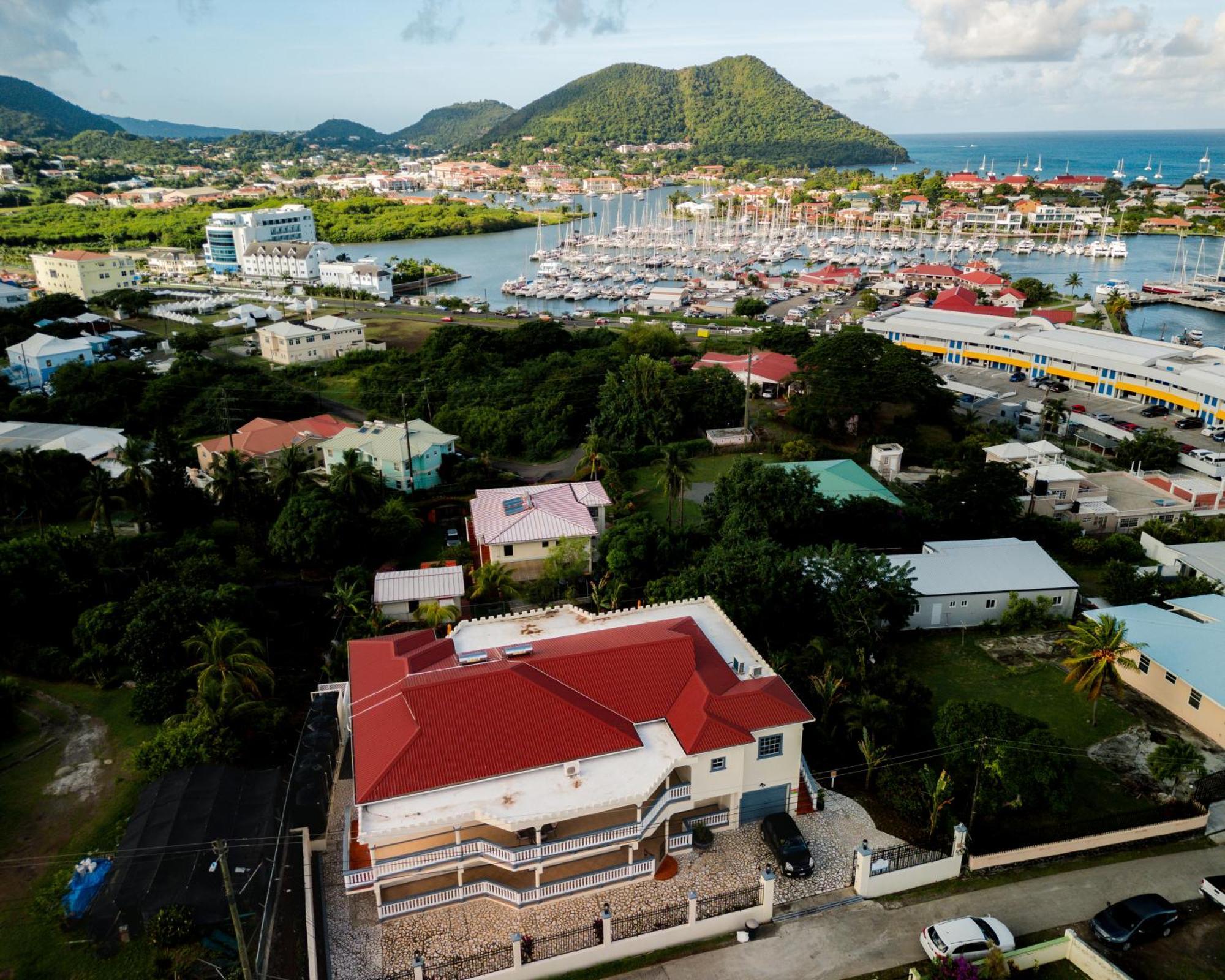 Luxurious Oasis For Groups Holiday home Rodney Bay