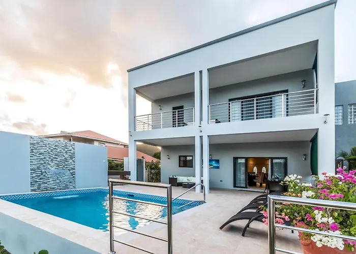 Waters Edge Villas By Bay Gardens Resorts