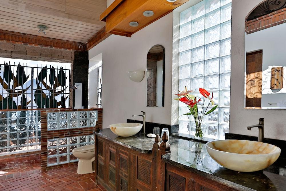 Caille Blanc Bed & Breakfast