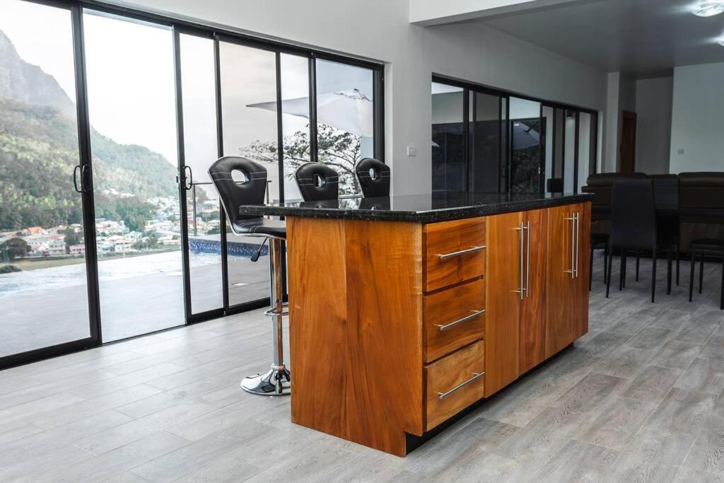 Villa Saba - New!! $1m Piton & Ocean Views!! *