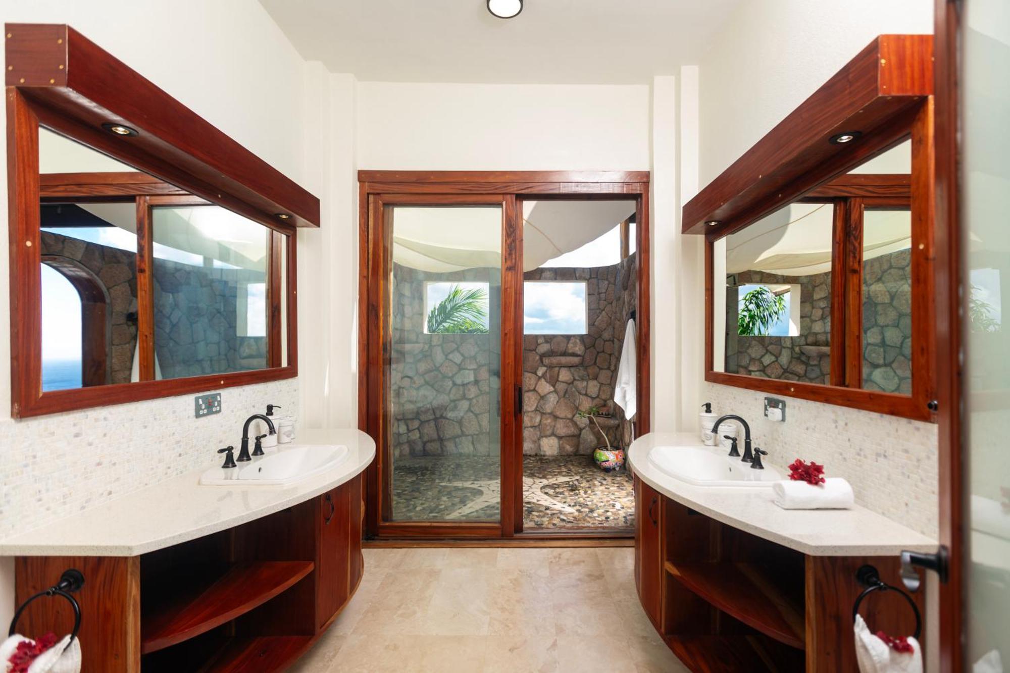 Gone Tropical Luxury * Soufriere