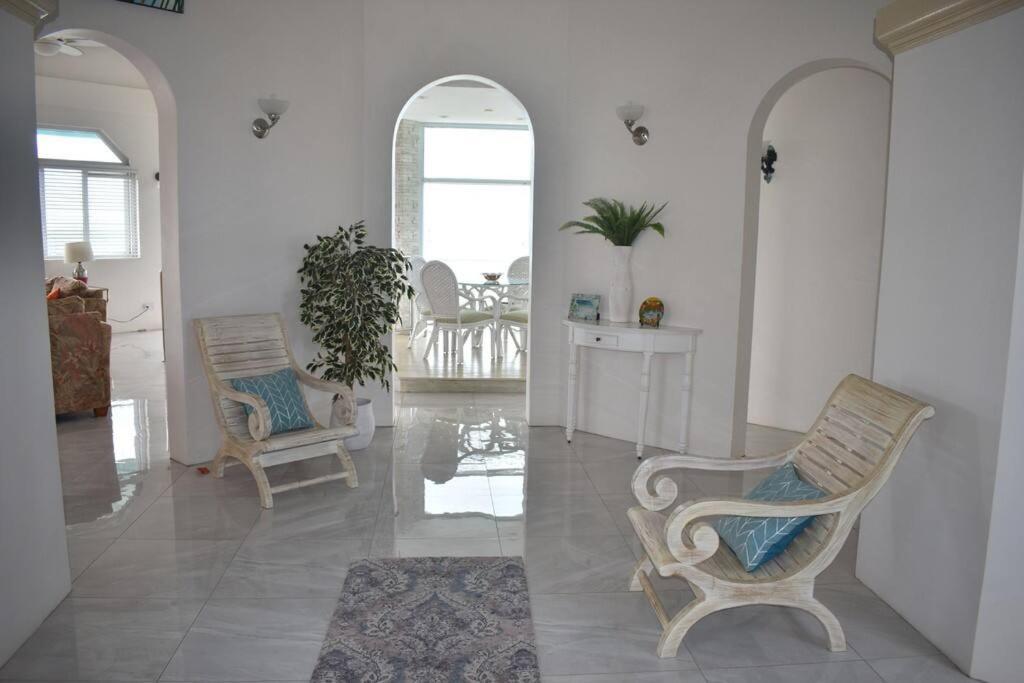 Annabella * Gros Islet