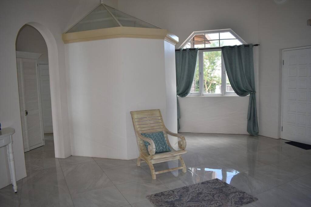Annabella * Gros Islet
