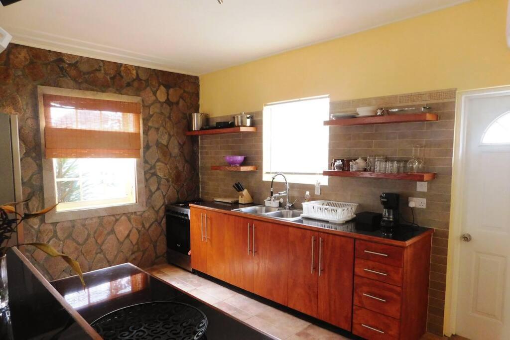 Tropical Oasis Apartment