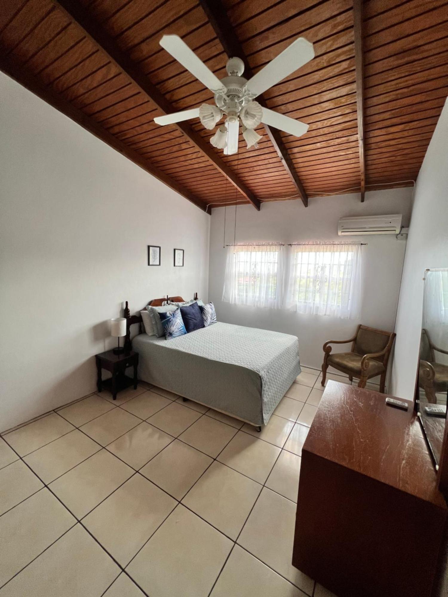 Caribbean Breeze Apartment *