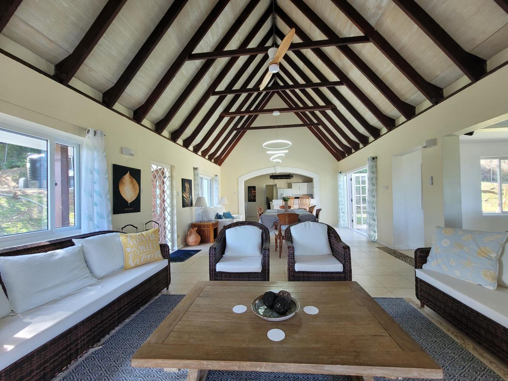Private With Large Pool & 5min Walk To Villa Cap Estate