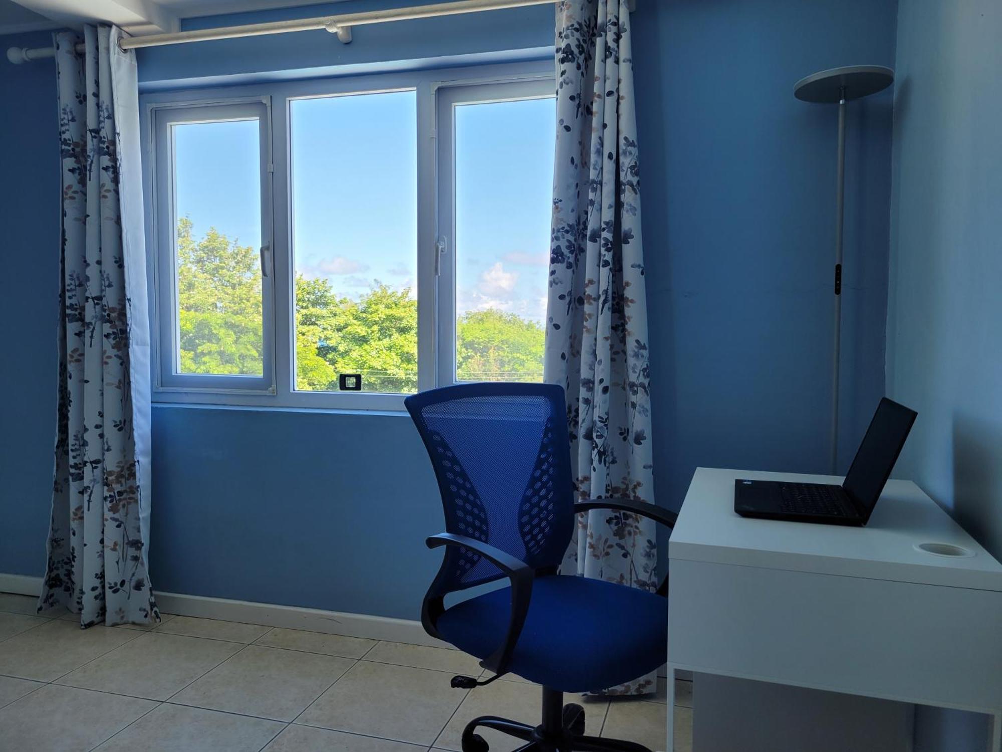 Private With Large Pool & 5min Walk To * Cap Estate