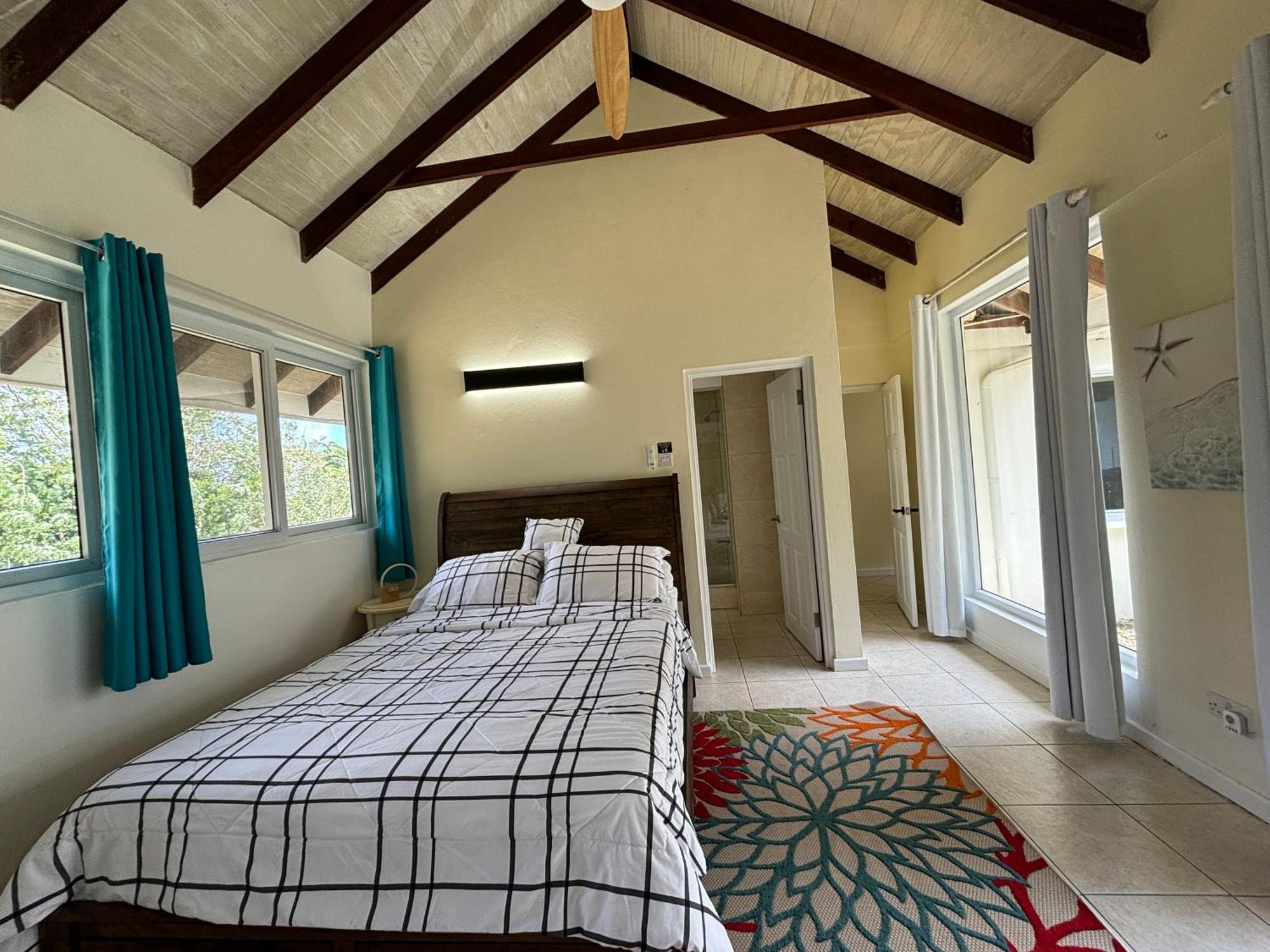 Private With Large Pool & 5min Walk To * Cap Estate