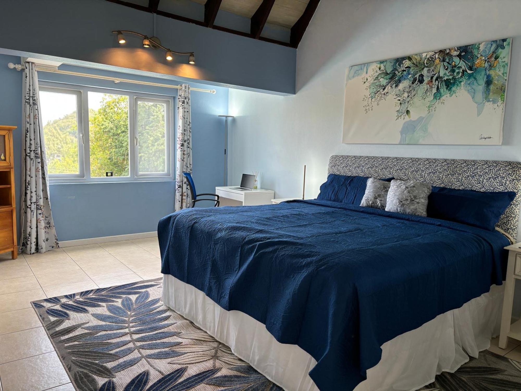 Private With Large Pool & 5min Walk To Villa *