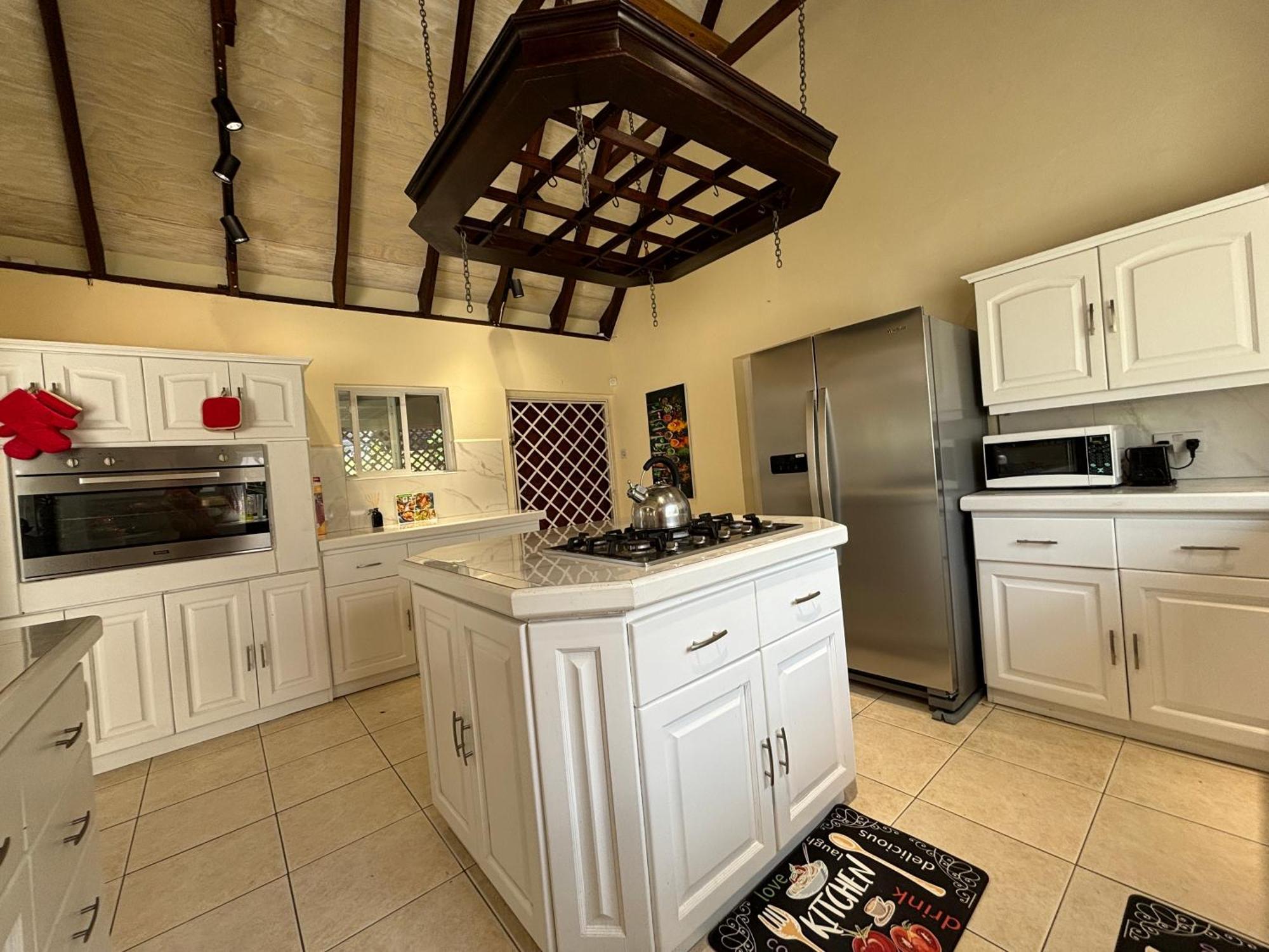 Villa Private With Large Pool & 5min Walk To Cap Estate
