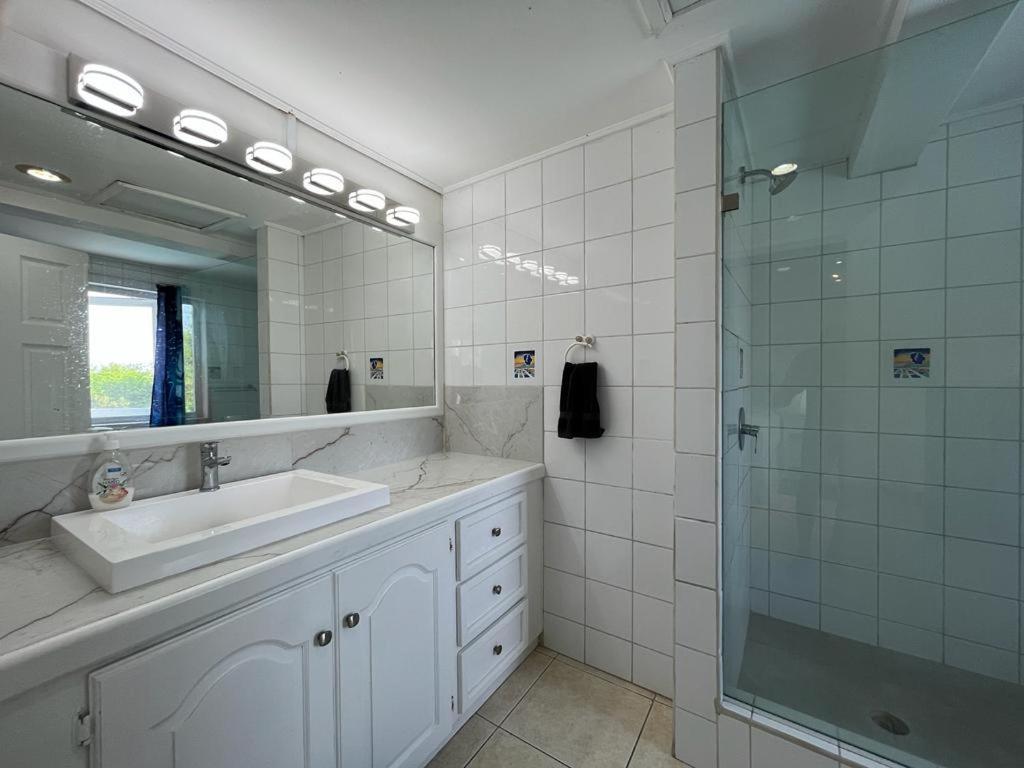 Private With Large Pool & 5min Walk To Villa *