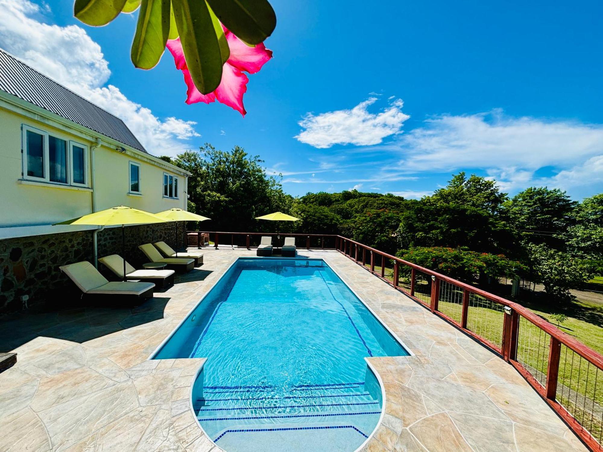 Private With Large Pool & 5min Walk To * Cap Estate