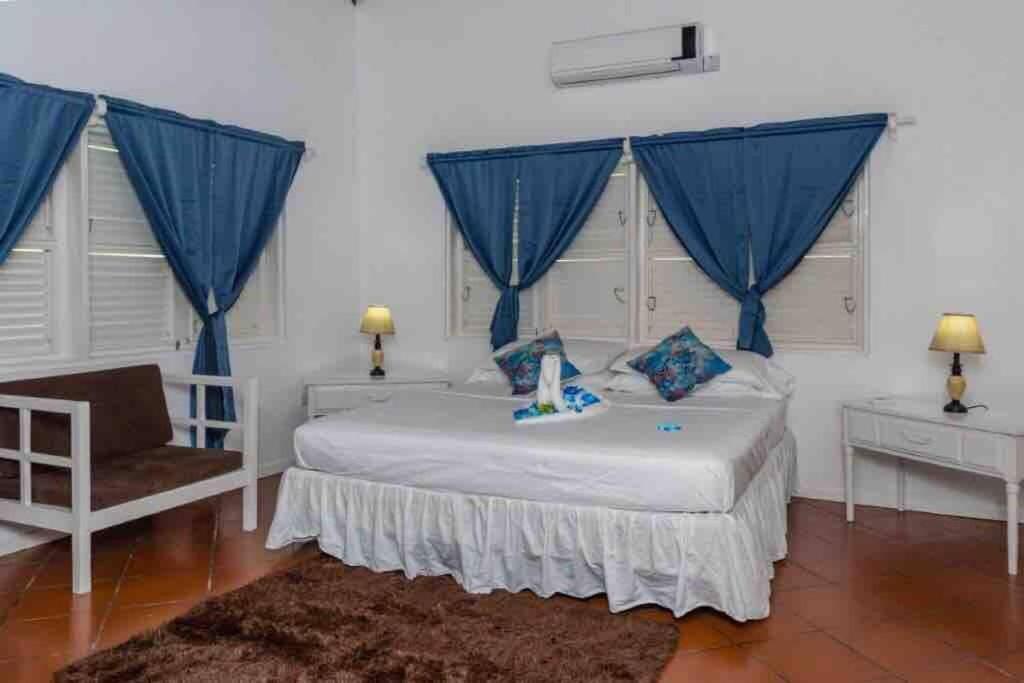 Villa Oceandale Beachfront