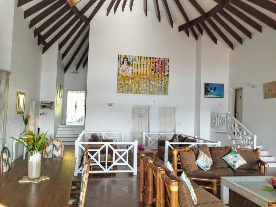 Villa Oceandale Beachfront