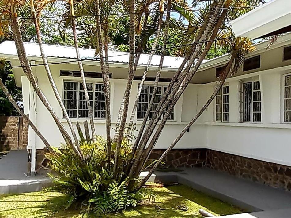 Almarlene House, Spacious Sea View, Large Pool, Patios, Cot, Cook Holiday home Gros Islet