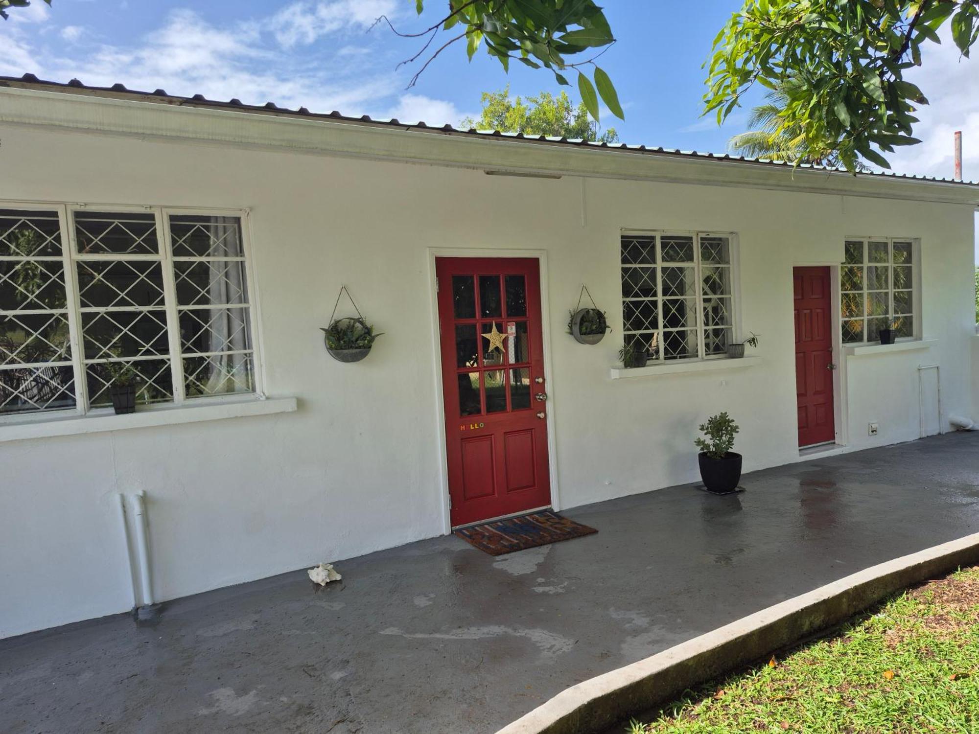 Almarlene House, Spacious Sea View, Large Pool, Patios, Cot, Cook Holiday home Gros Islet