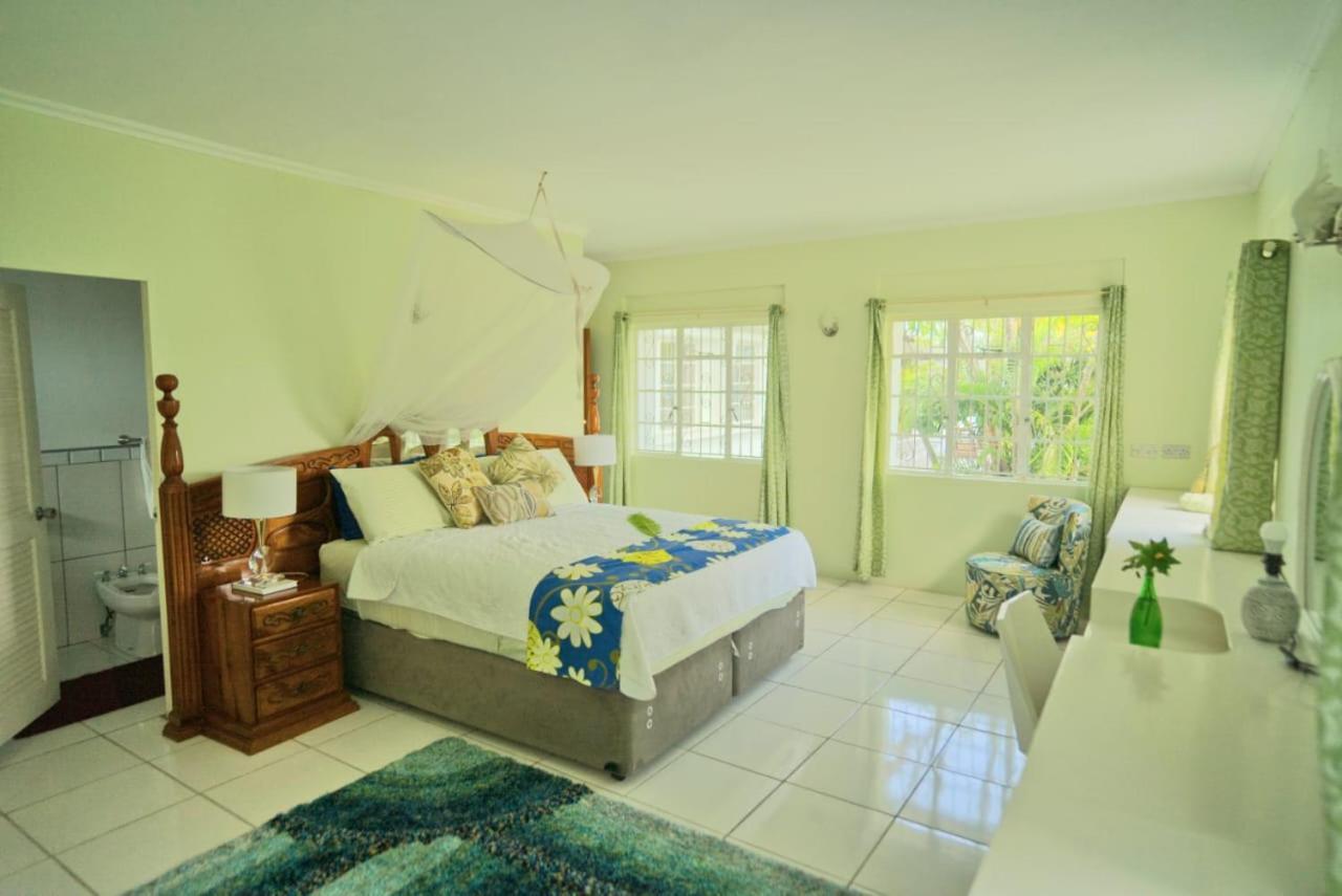 Almarlene House, Spacious Sea View, Large Pool, Patios, Cot, Cook