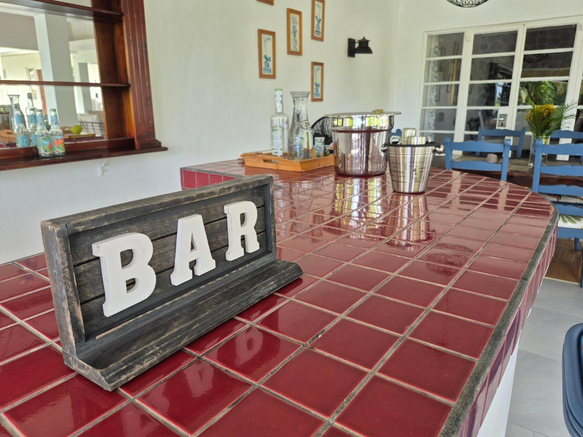 Almarlene House, Spacious Sea View, Large Pool, Patios, Cot, Cook * Gros Islet