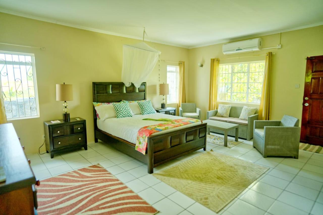 Holiday home Almarlene House, Spacious Sea View, Large Pool, Patios, Cot, Cook Gros Islet