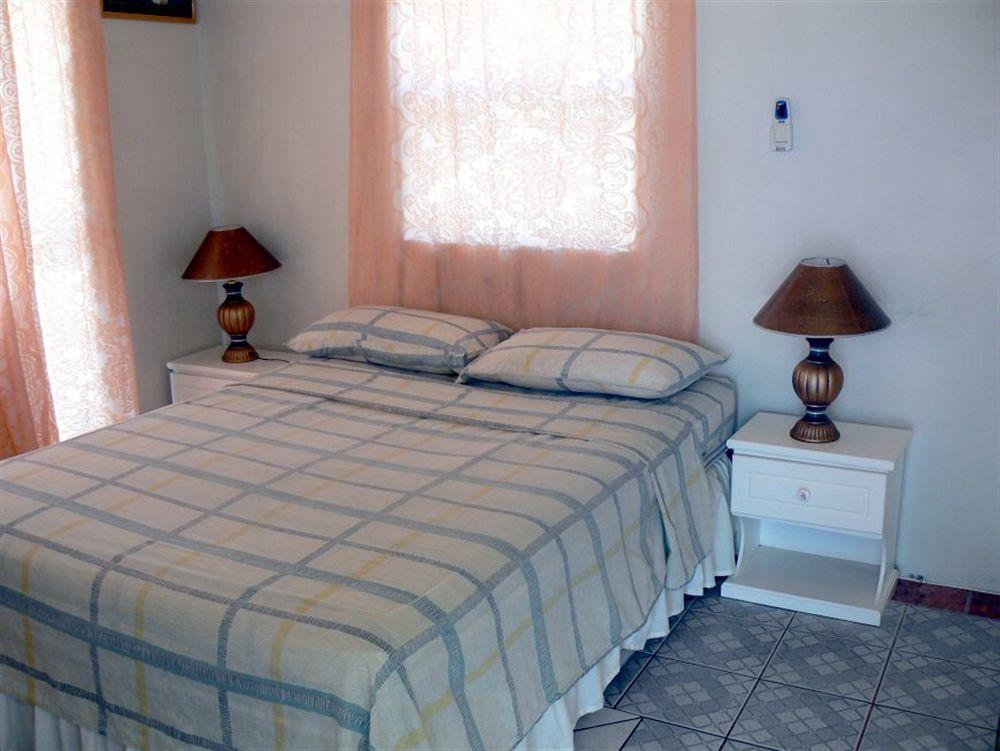 Qr Quality Cedar Palm Vieux Fort