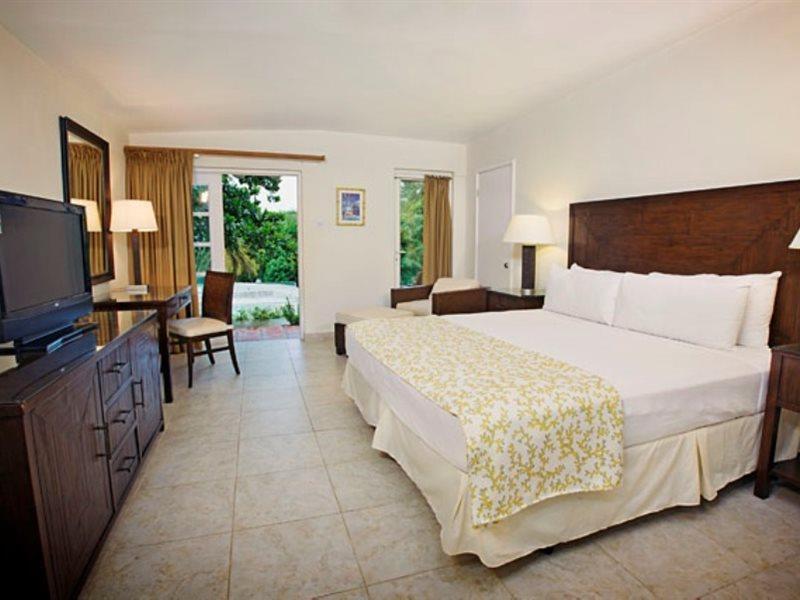Smugglers Cove & Hotel Gros Islet