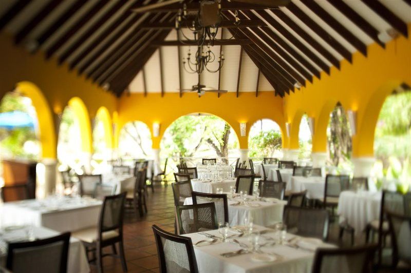 Smugglers Cove & 3* Gros Islet