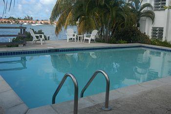 Bayview Apartment *