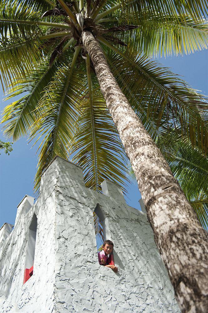Smugglers Cove & Hotel Gros Islet