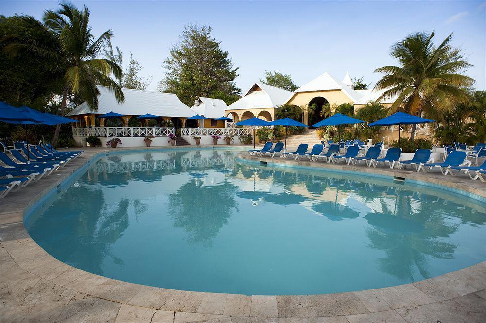 Smugglers Cove & Hotel 3*