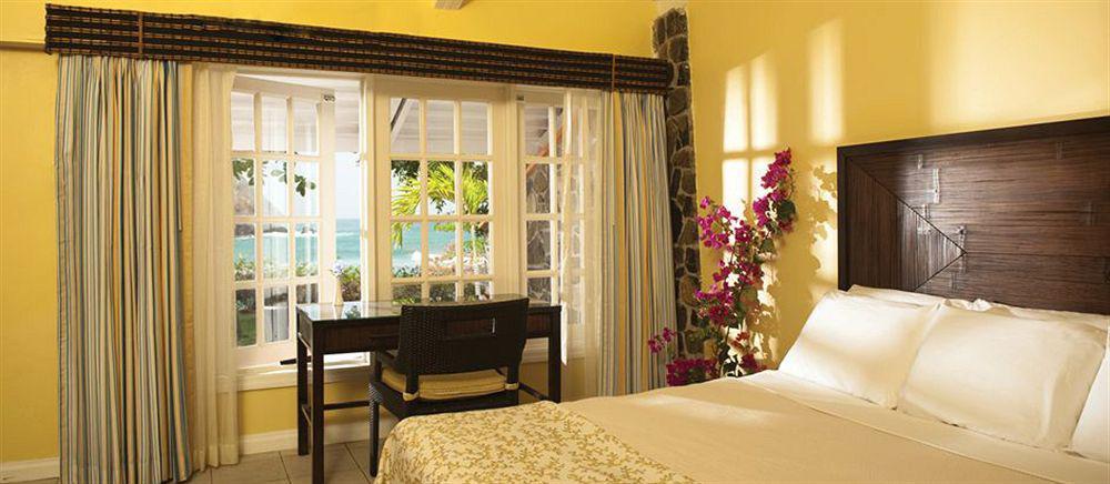 Smugglers Cove & Hotel 3*