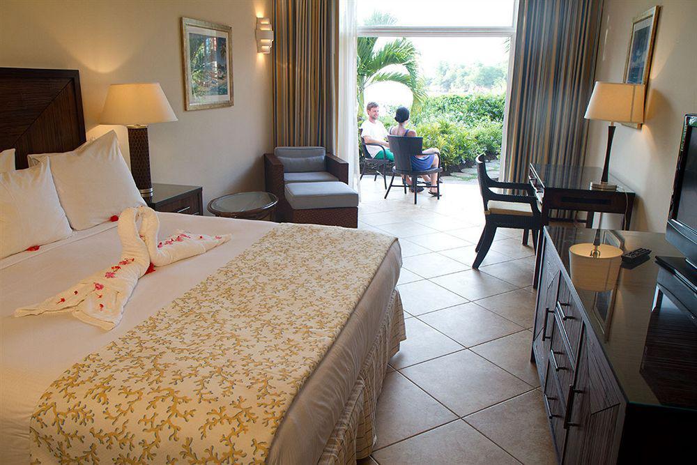 Smugglers Cove & Hotel 3*