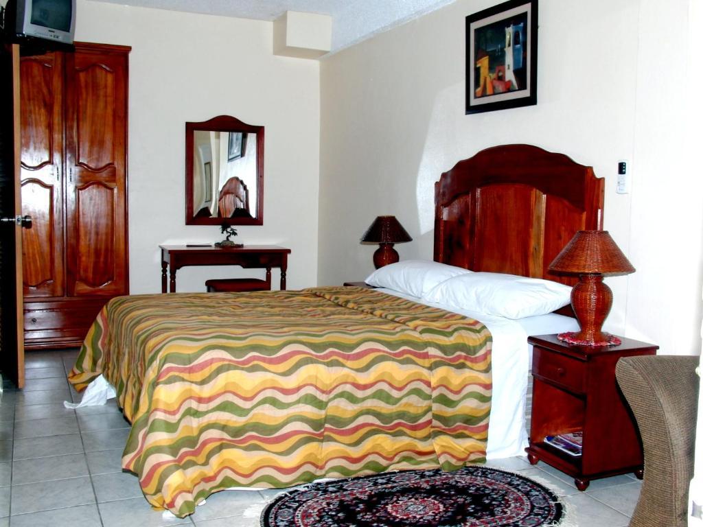 Qr Quality Cedar Palm * Vieux Fort