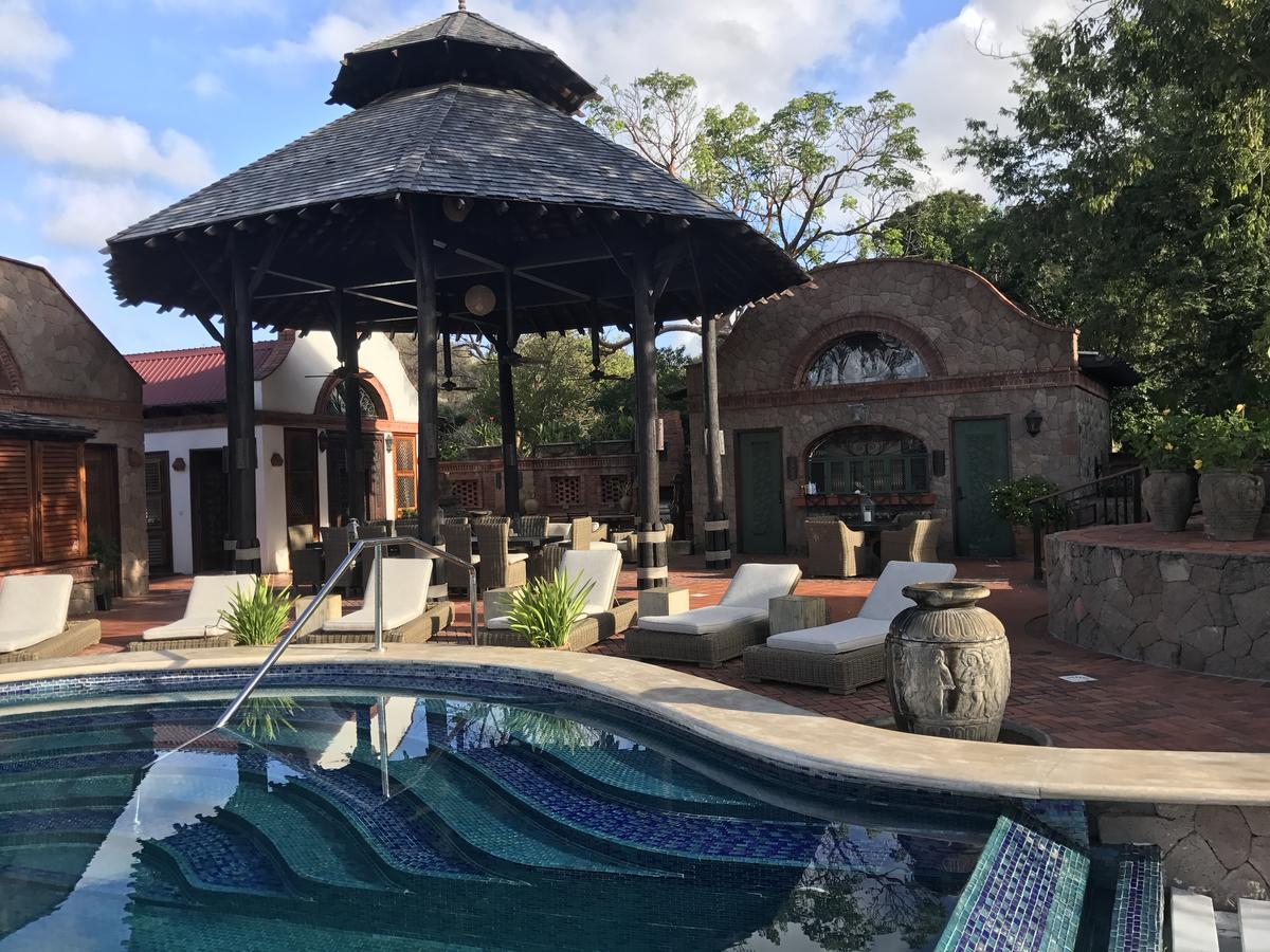 Caille Blanc Bed & Breakfast Mamin
